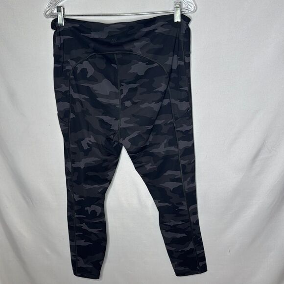 Athleta Ultimate 7/8 Tight Camouflage Side Pocket Leggings. Size XL. - Picture 4 of 6